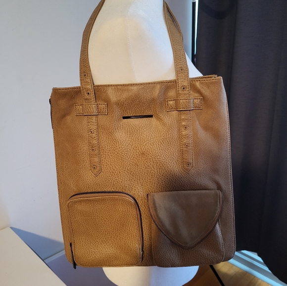 MATT & NAT like new, clean tote. Colour is Tan/light brown - Picture 7 of 8